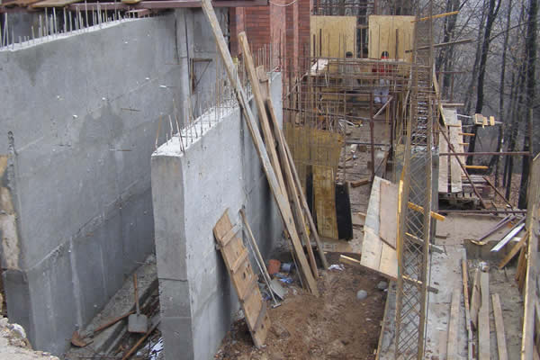Гидроизоляция подпорных стен на стадии бетонирования